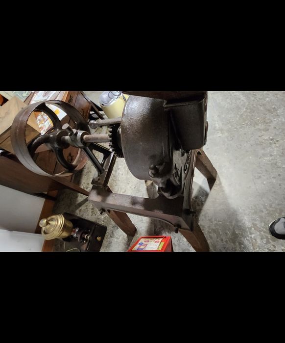 Moinho de Café Industrial Antigo em excelente estado.