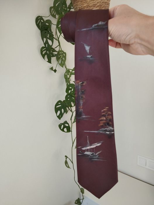 Krawat jedwabny 100% silk bordowy, burgundowy, w statki, łódki, 8,5 cm