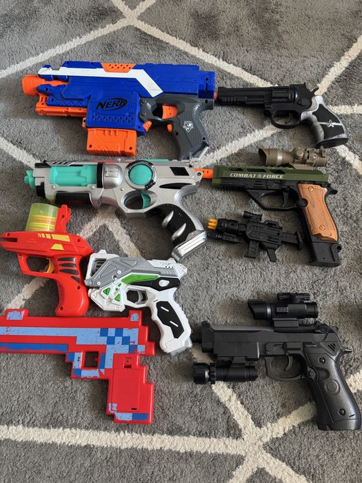 Пістолети, бластери nerf