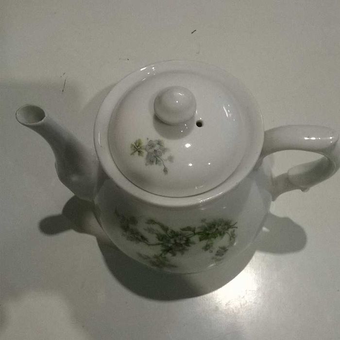 Bule em porcelana Vista Alegre 1881 a 1921