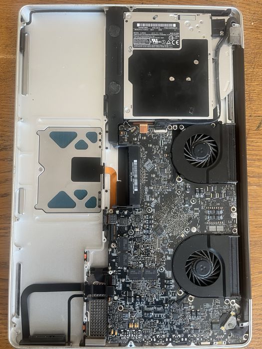 Продам Macbook Pro на запчастини