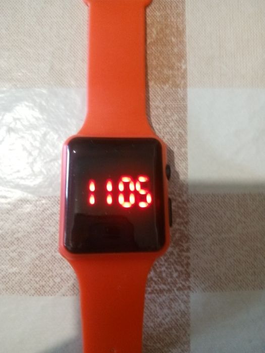 Relógio digital cor vermelho ( Portes grátis)