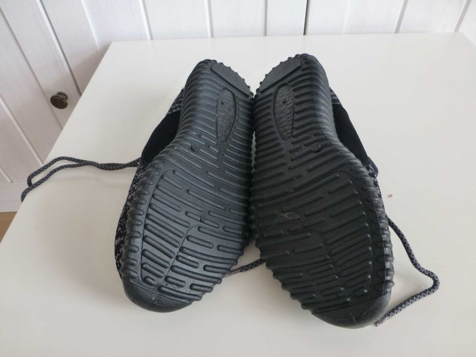 Buty sportowe UGI styl yeezy lekkie sneakersy 37