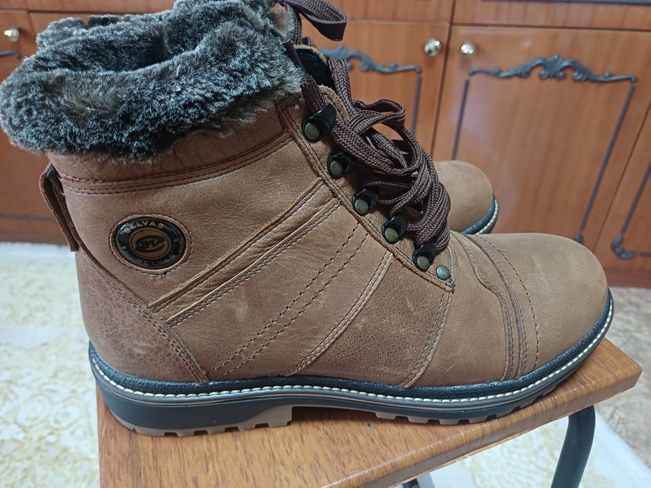 Продам зимние ботинки