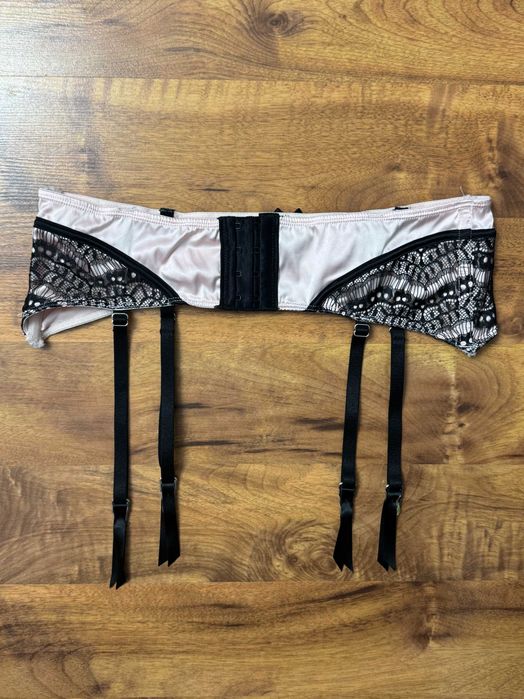 Pas do pończoch koronkowy lace belt Hunkemoller Hunkemöller M 38