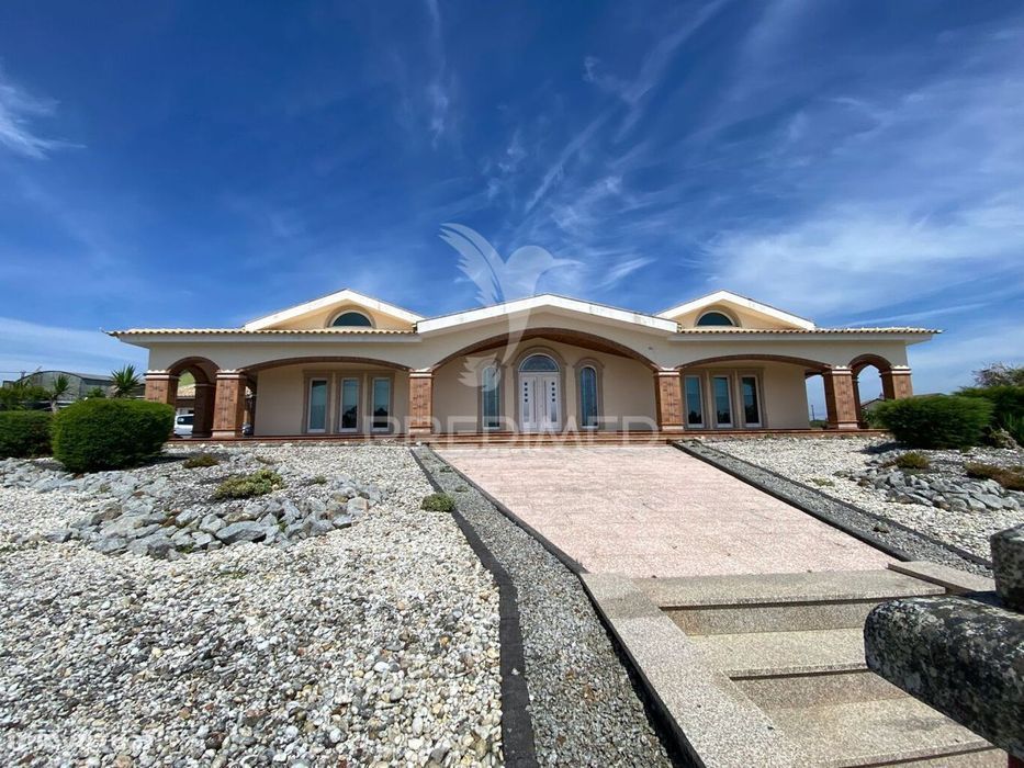 Dream House with 441 m² – Space, Comfort and Elegance in Povoa...