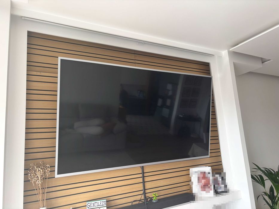Philips 70" 4K UHD — Ambilight + Android TV