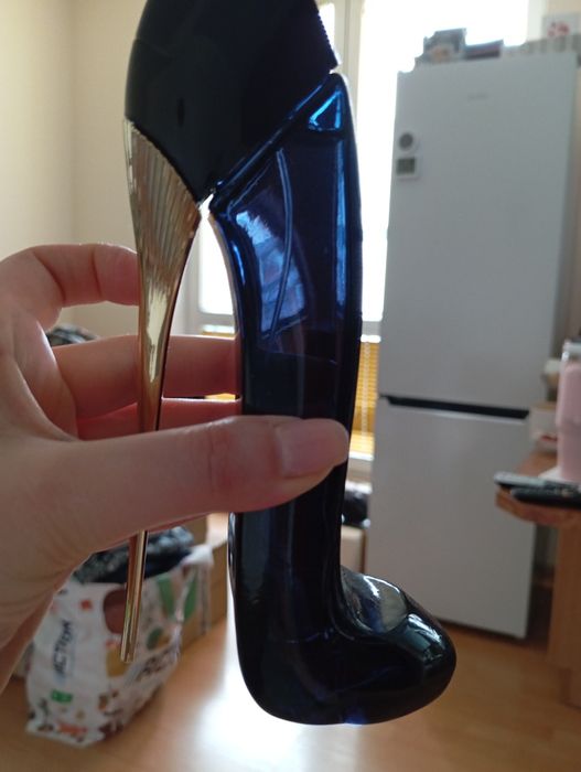 Perfumy but szpilka a'la Carolina Herrera