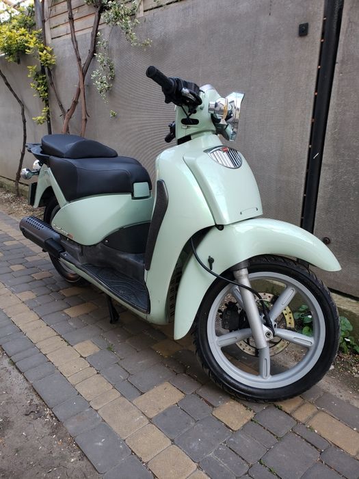 Скутер Aprilia Scarabeo 150