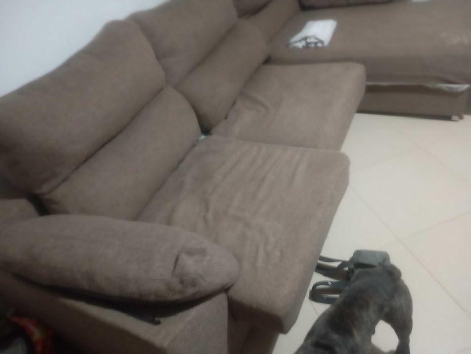 Sofá impecável com algum uso