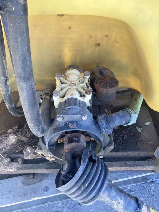 Pulverizador de 800L com barras de 14m