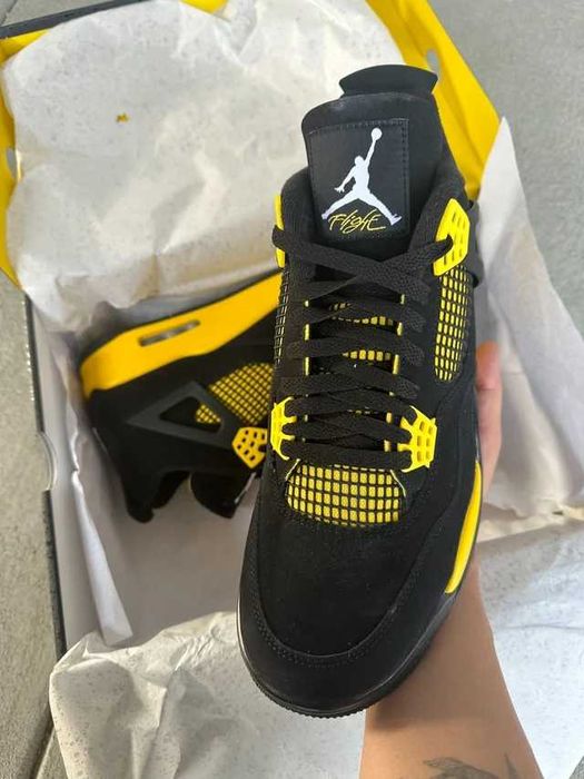 Jordan 4 Retro Thunder R.43