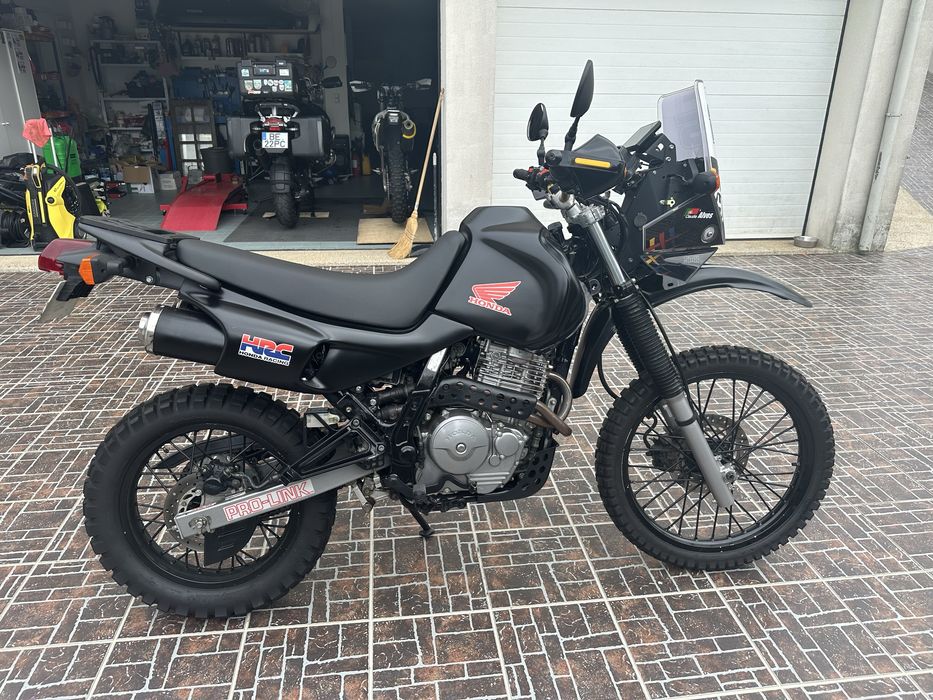 Honda NX650 Dominator de 1989 versão  Rally
