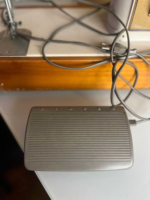 Maquina de Costura Singer antiga 700/720