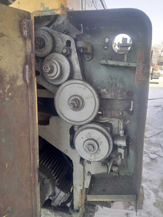 Продам верстат токарно гвинторізний 1М63