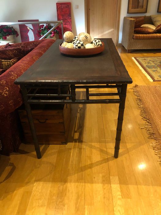 Mesa de madeira chinesa antiga