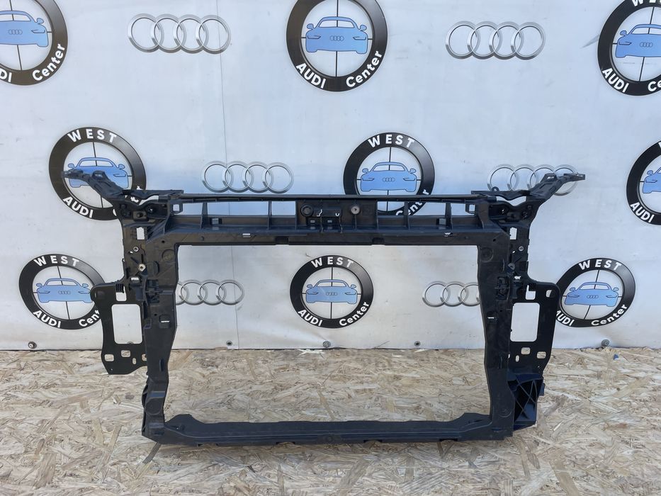 Установочна панель телевізор Ауді Q3 83A Передня панель