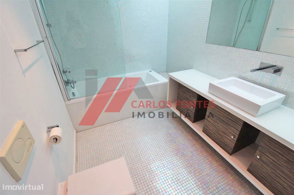 Excelente moradia com piscina para arrendamento!!