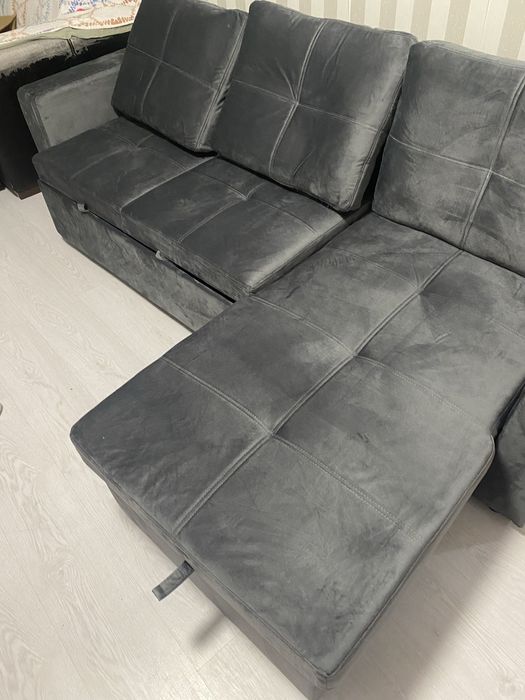Sofa novo em folha, nunca foi usado. Preco nao negociavel 250€ lisboa