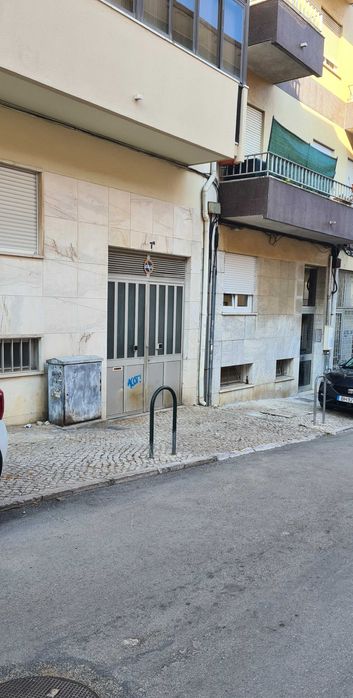 Garagem (Box) na Cova da Piedade (Almada)