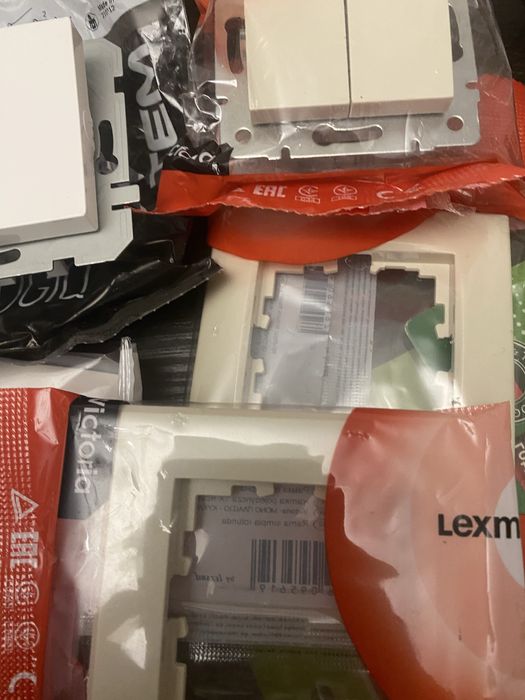 Светильники точечные выключатели