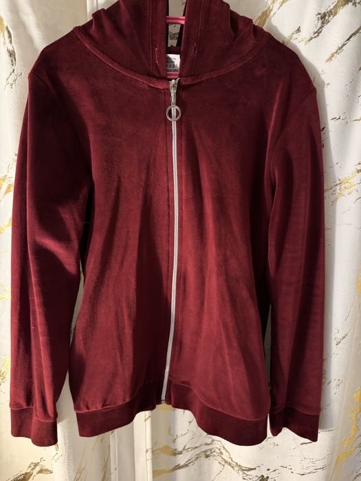 Dres bordowy z pomponami 152