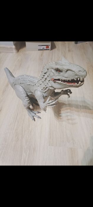 Interaktywna zabawka I-Rex z filmu jurassic world pierwsza wersja