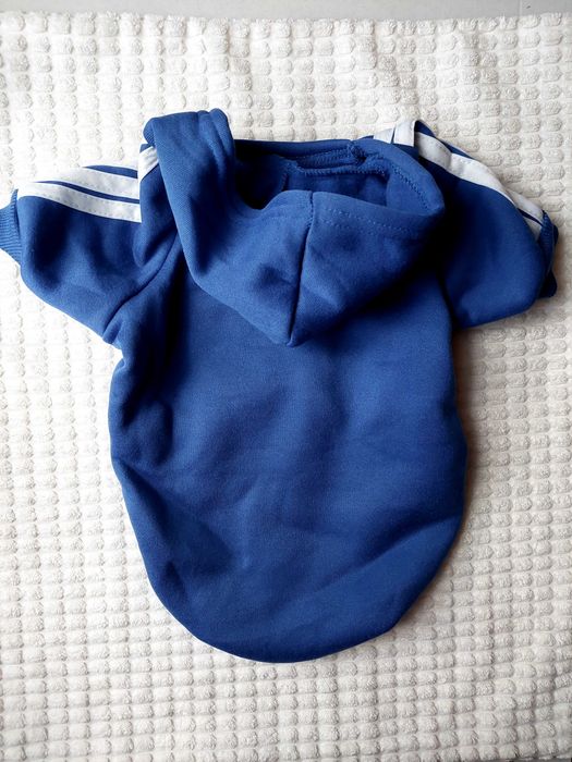 Sweterek dla pieska z kapturem