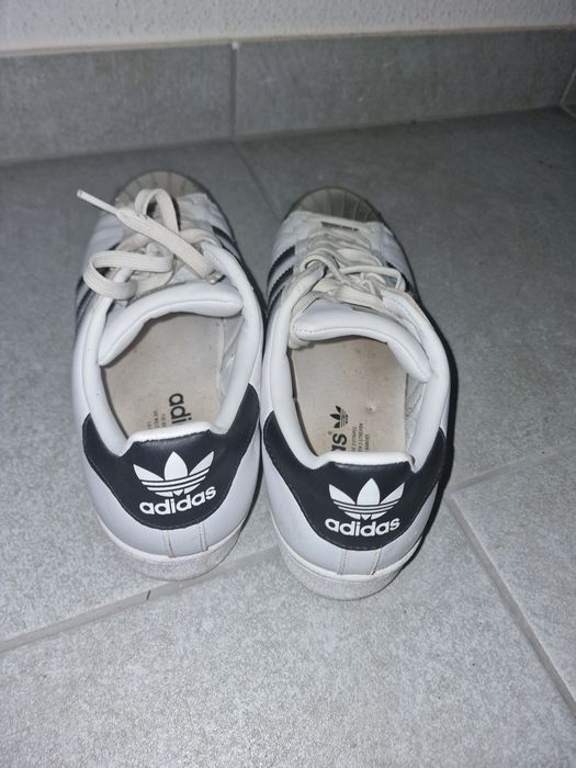 Tenis marca adidas