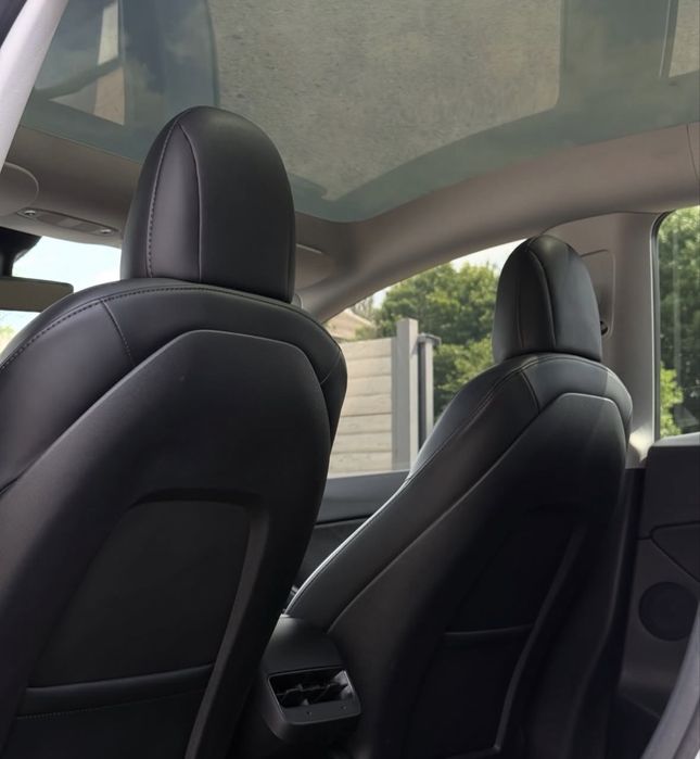 Tesla model Y 2020 рік