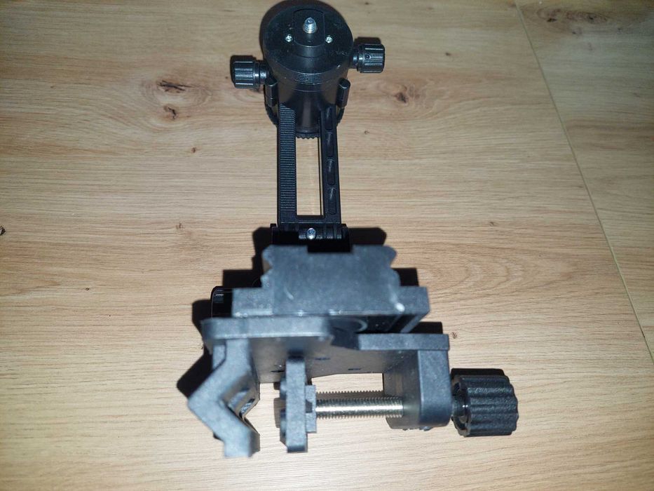 Uchwyt do lasera na tyczke z regulacją