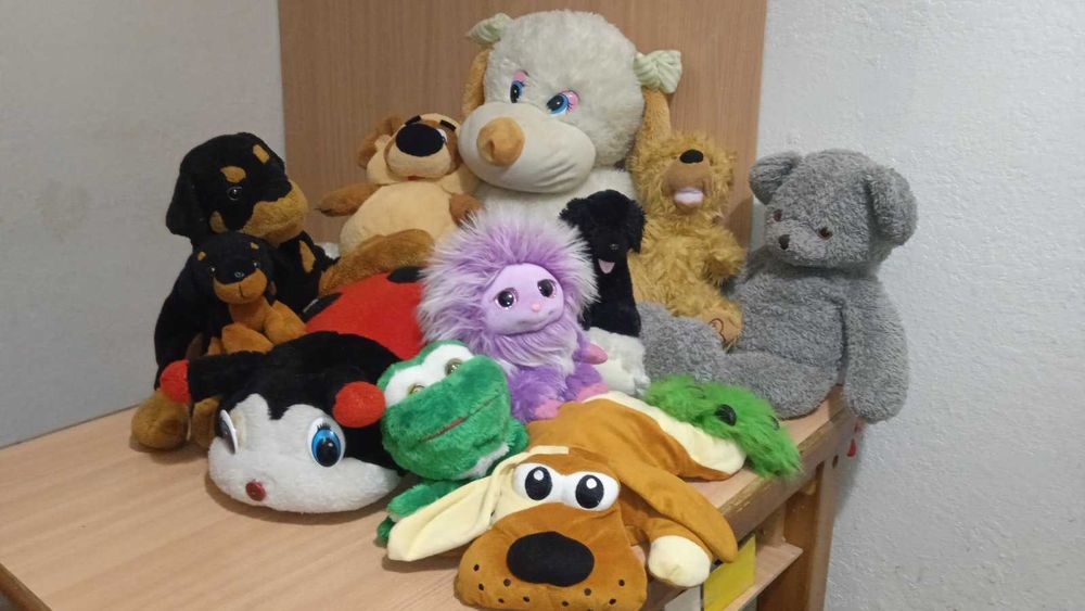 Игрушки мягкие, собаки, медведи, домовенок
