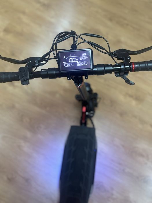 Електросамокат в ідкальному стані iScooter ix3