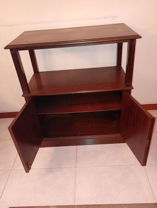 Móvel estante nogueira