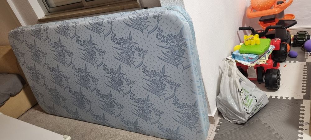 Cama solteiro sem colchão