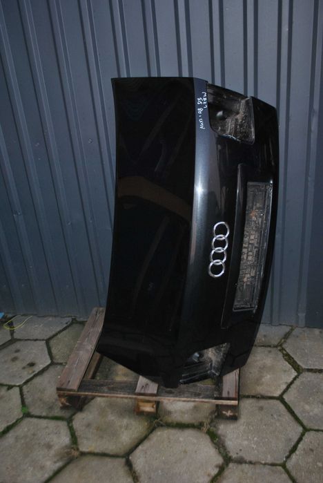 Klapa Audi A8 d3 LZ9W