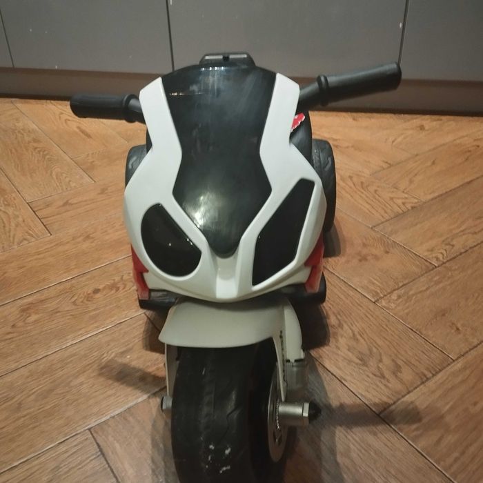 Motorek na akumulator 6V BMW R1000 z ładowarką.