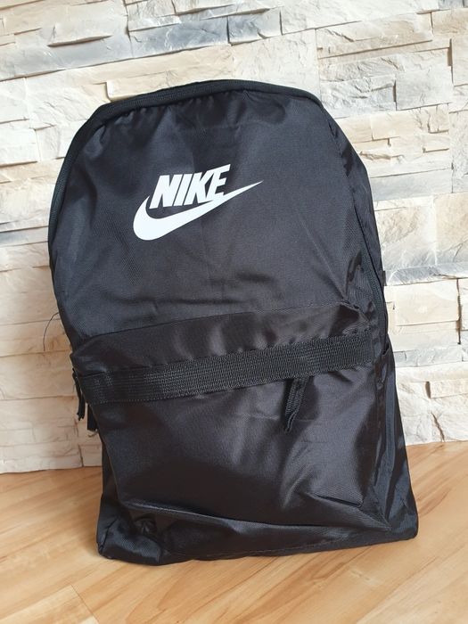 Plecak Nike czarny do szkoły i nie tylko
