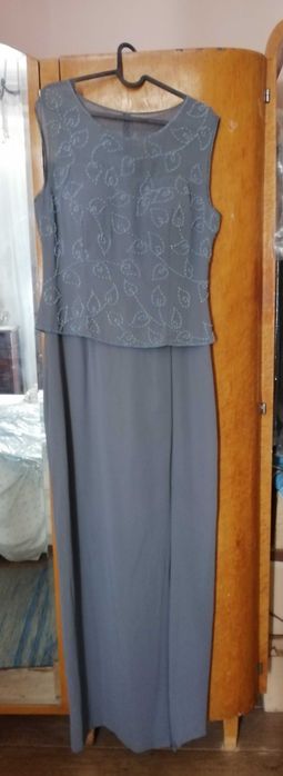 Vestidos de cerimónia e casaco a condizer