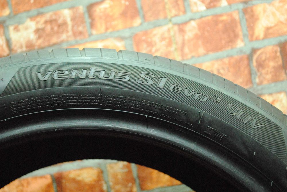 Hankook/Pirelli 315/35-275/40 R21 (AWD)
