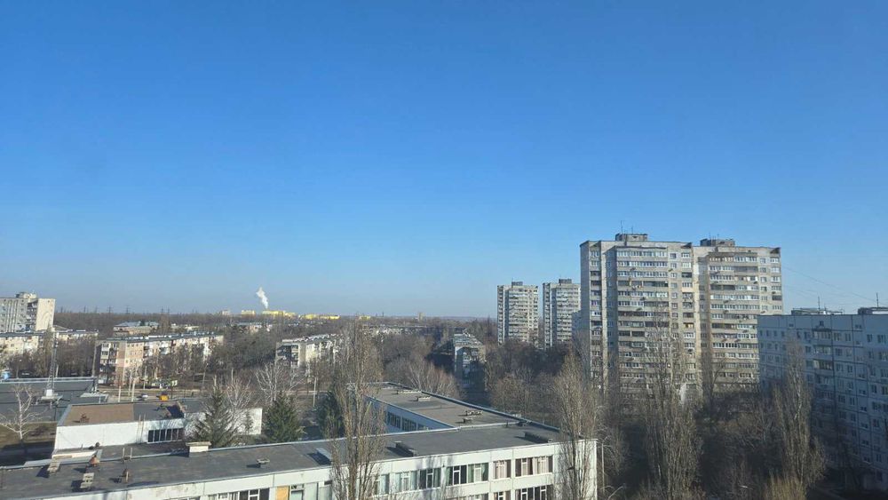 Продам 3к квартиру метро Индустриальная 42000