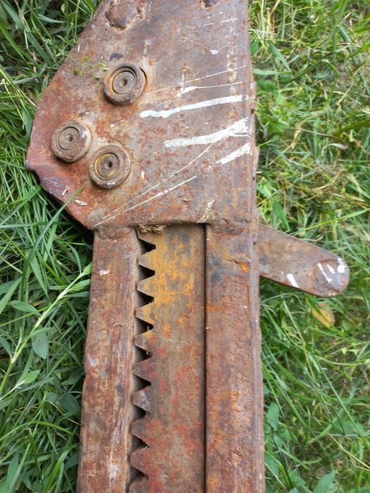 Домкрат реечный .