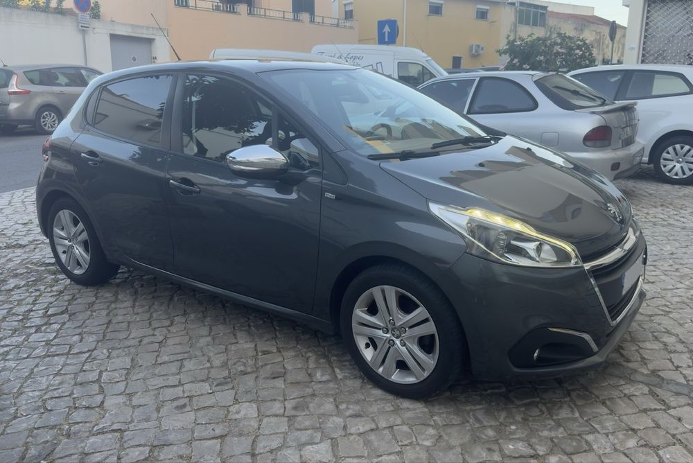 Peugeot 208 Active 1.2 PureTech 82cv – 2016 | Apenas 75.000 km