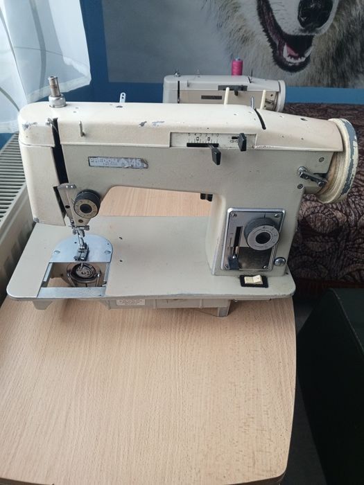 Maszyna do szycia  Łucznik 449 , drugi Łucznik gratis