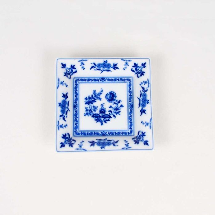 Covilhete quadrangular em porcelana da Vista Alegre da coleção "Margão"