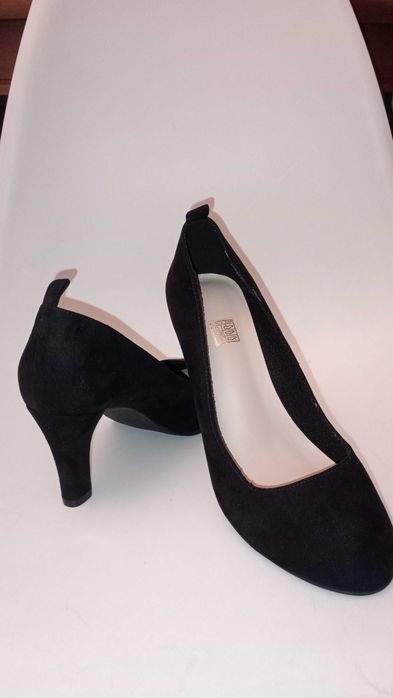 Sprzedam czółenka nowe rozm. 42