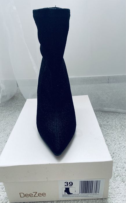 szpilki deezee obcisłe, skarpetowe