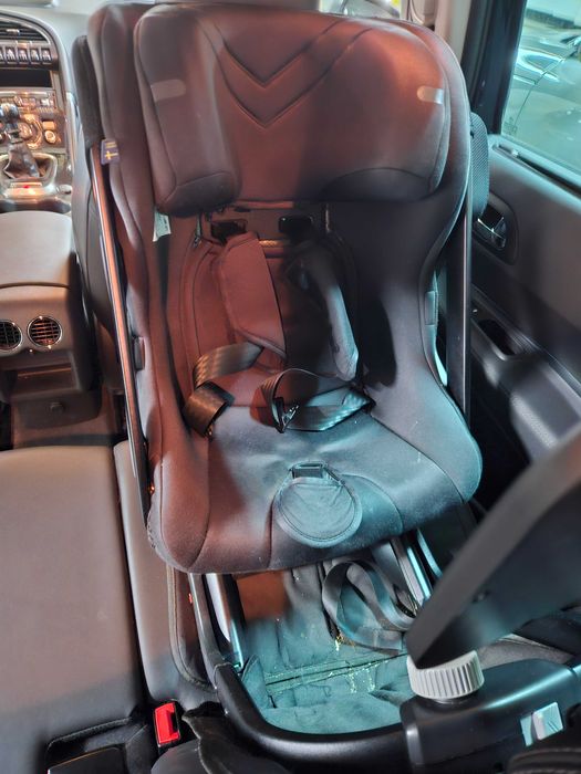 Cadeira Auto Axkid One+ de 40 a 125 cm / 23 kg / 7 anos