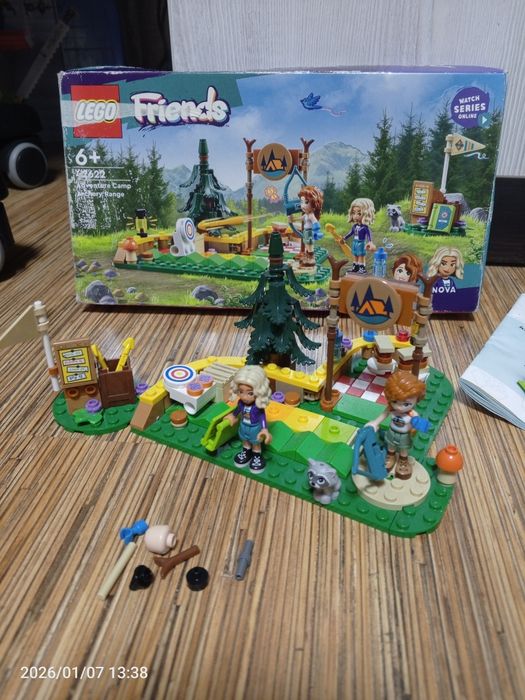 ЛОТ LEGO Friends 3в1: Пляжний кіоск, Мобільна пекарня та Стрільбище.