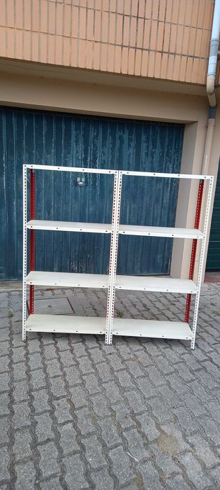 Prateleiras para arrumos